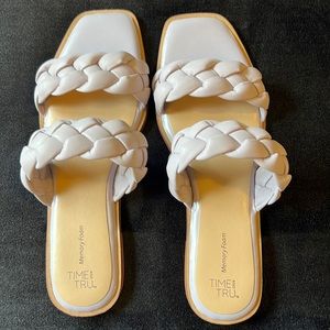 Nwot MEMORY FOAM SANDALS Sz 9